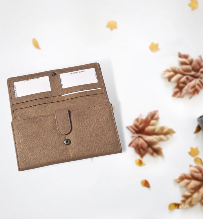 Leather Clutch Wallet - Stylish and Practical for Women - Image 10