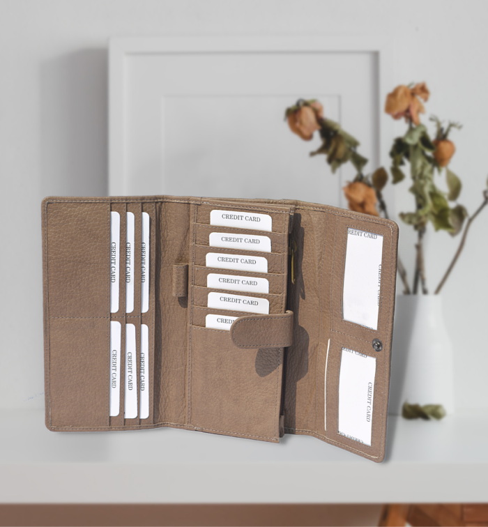 Leather Clutch Wallet - Stylish and Practical for Women - Image 7