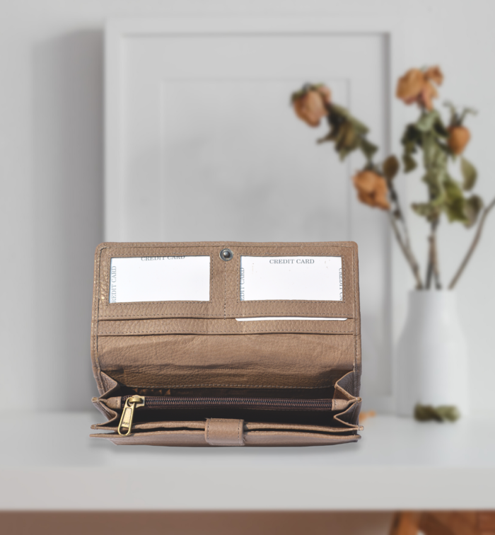 Leather Clutch Wallet - Stylish and Practical for Women - Image 8