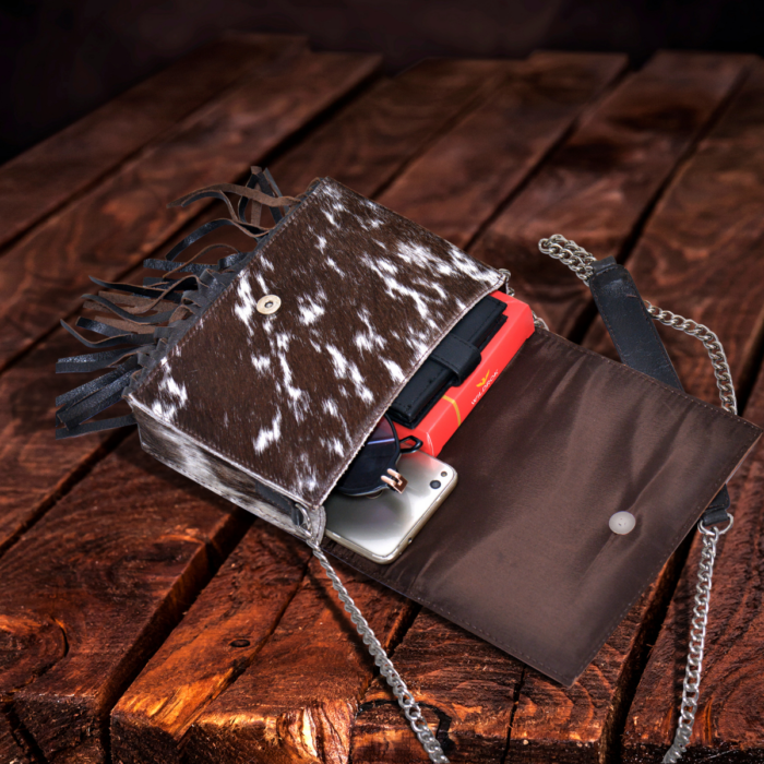 Hand-Tooled Purse: Crafted with Excellence, Quality, and Elegance for Fashion Lovers - Image 2