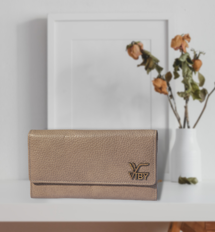 Leather Clutch Wallet - Stylish and Practical for Women - Image 1