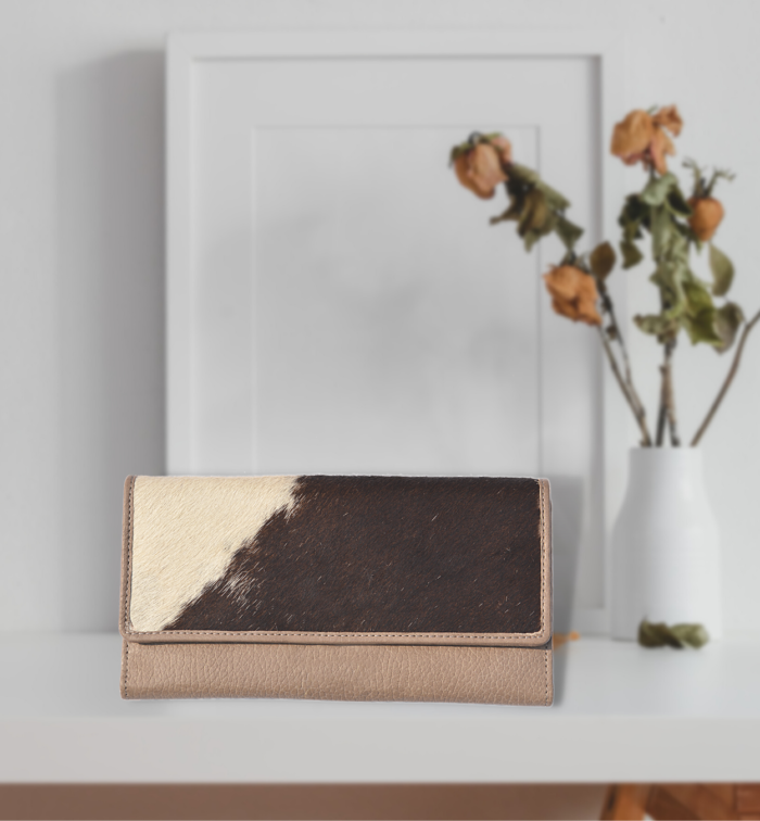 Leather Clutch Wallet - Stylish and Practical for Women - Image 4