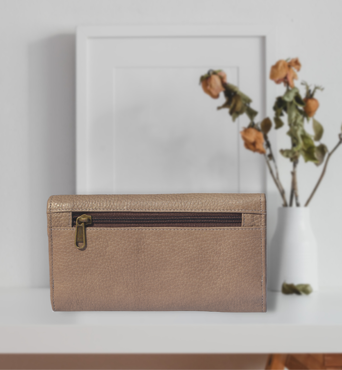 Leather Clutch Wallet - Stylish and Practical for Women - Image 5